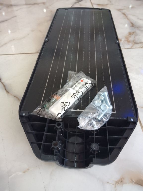 SUKHIG 1200W Premium Outdoor Solar Street Light System by LUMETT