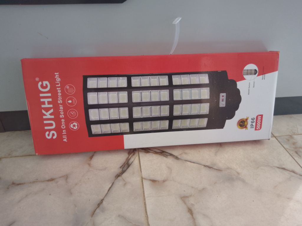 SUKHIG 5000W Smart Solar Security Light for Commercial Compounds by LUMETT