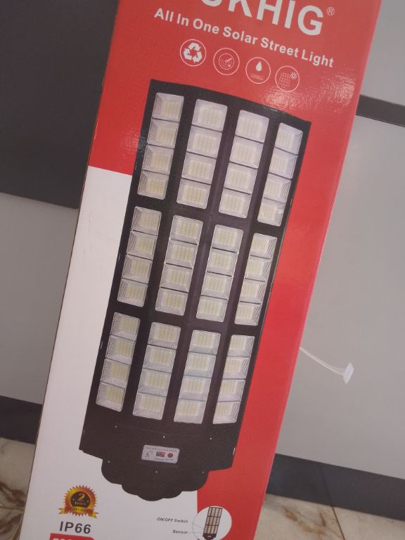 SUKHIG 5000W Heavy-Duty Solar Street Light for Commercial Projects by LUMETT