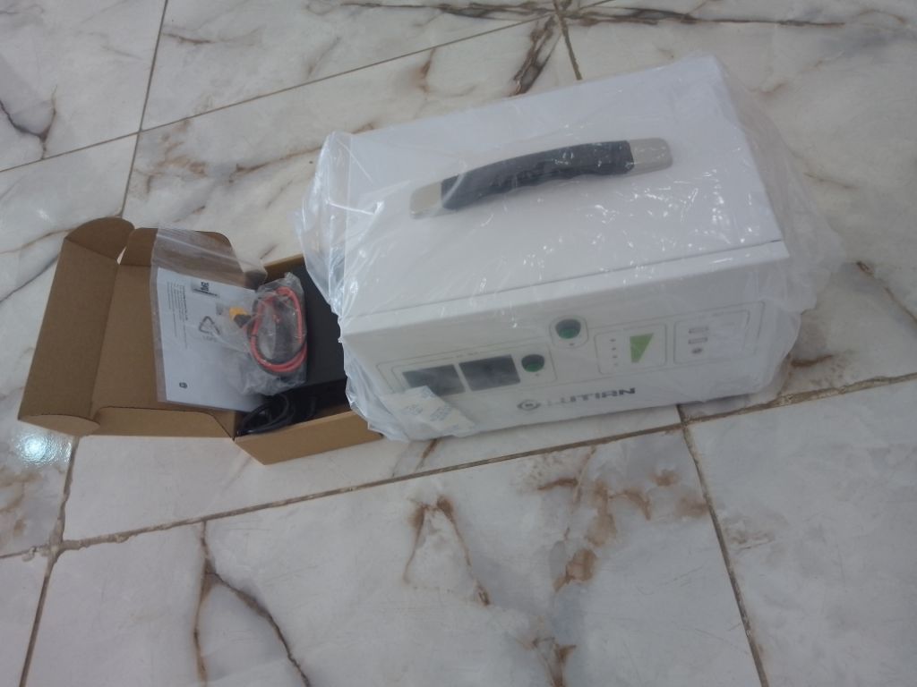 LUTIAN LE1000-B Efficient Portable Solar Generator – 1000W Output by LUMETT