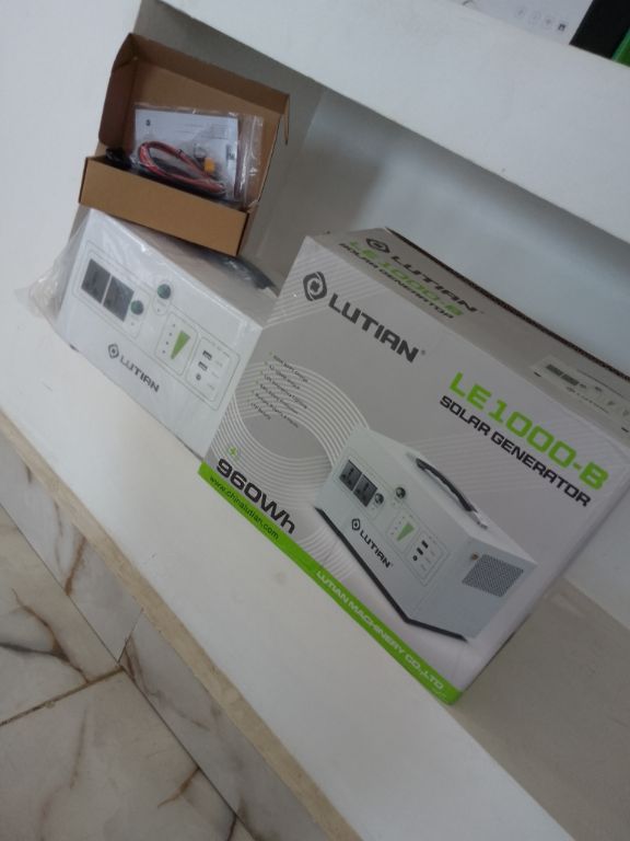 LUTIAN LE1000-B Solar Generator with 1000W Pure Sine Wave Inverter by LUMETT