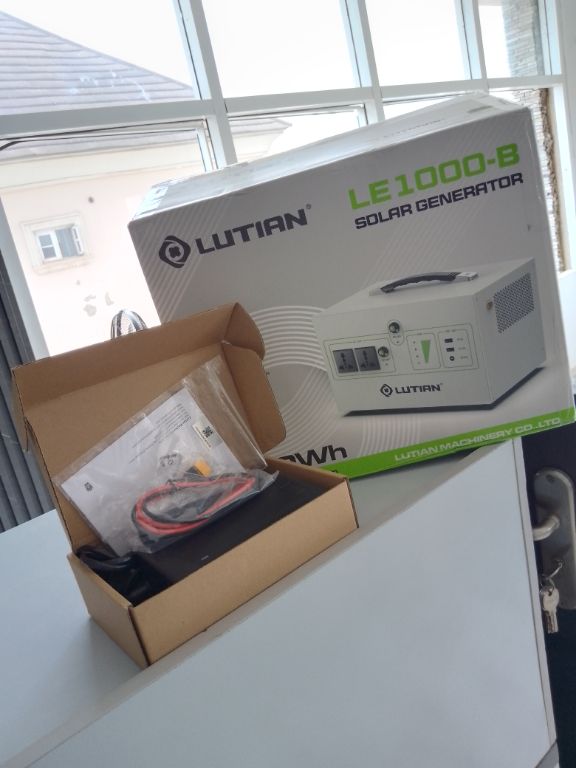 LUTIAN LE1000-B Smart Portable Solar Power Station | 960Wh LiFePO4 by LUMETT