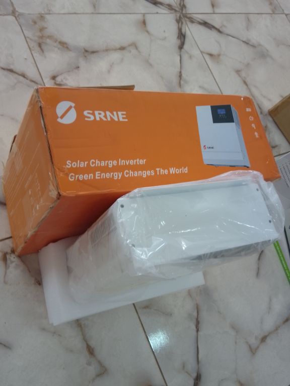 SRNE Hybrid Solar Inverter with 500V PV Support by LUMETT