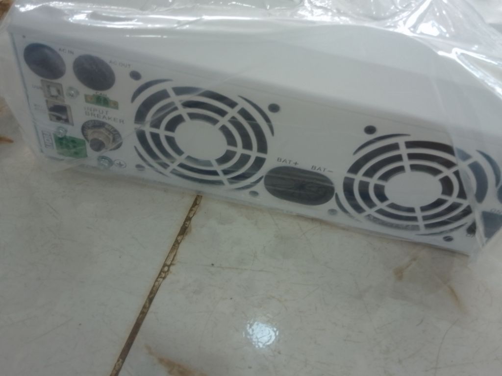 SRNE Premium Pure Sine Wave Hybrid Solar Inverter by LUMETT